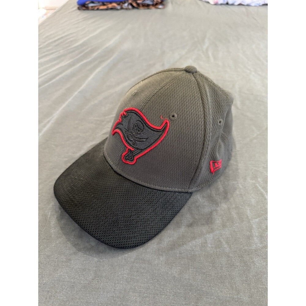 Tampa Bay Buccaneers Fitted Small/Medium Hat Baseball Cap Football Cap